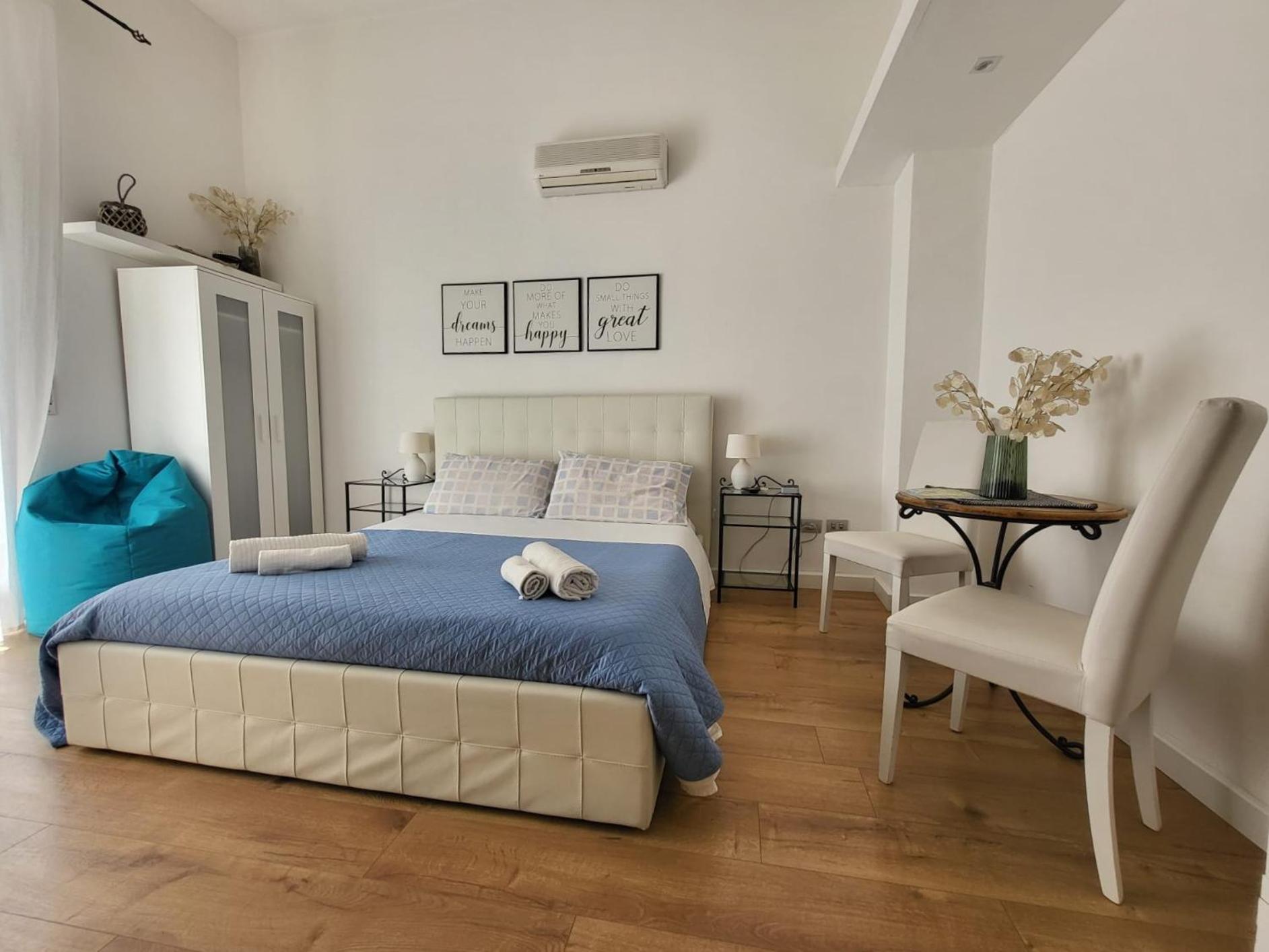 Living Cagliari Bed and Breakfast Eksteriør billede
