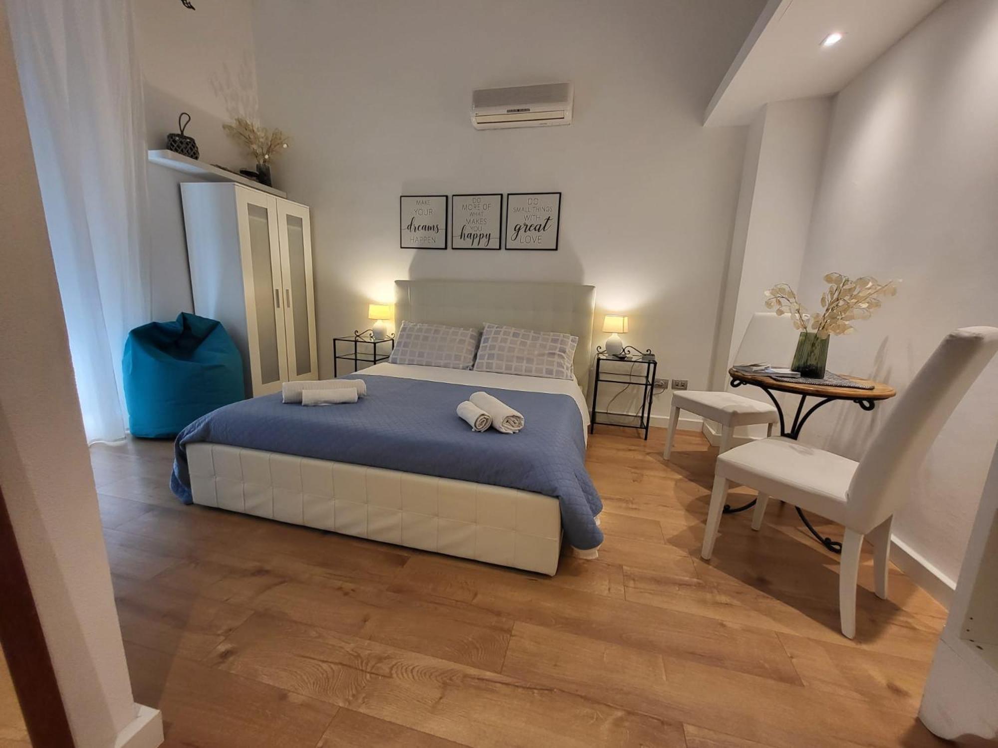 Living Cagliari Bed and Breakfast Eksteriør billede